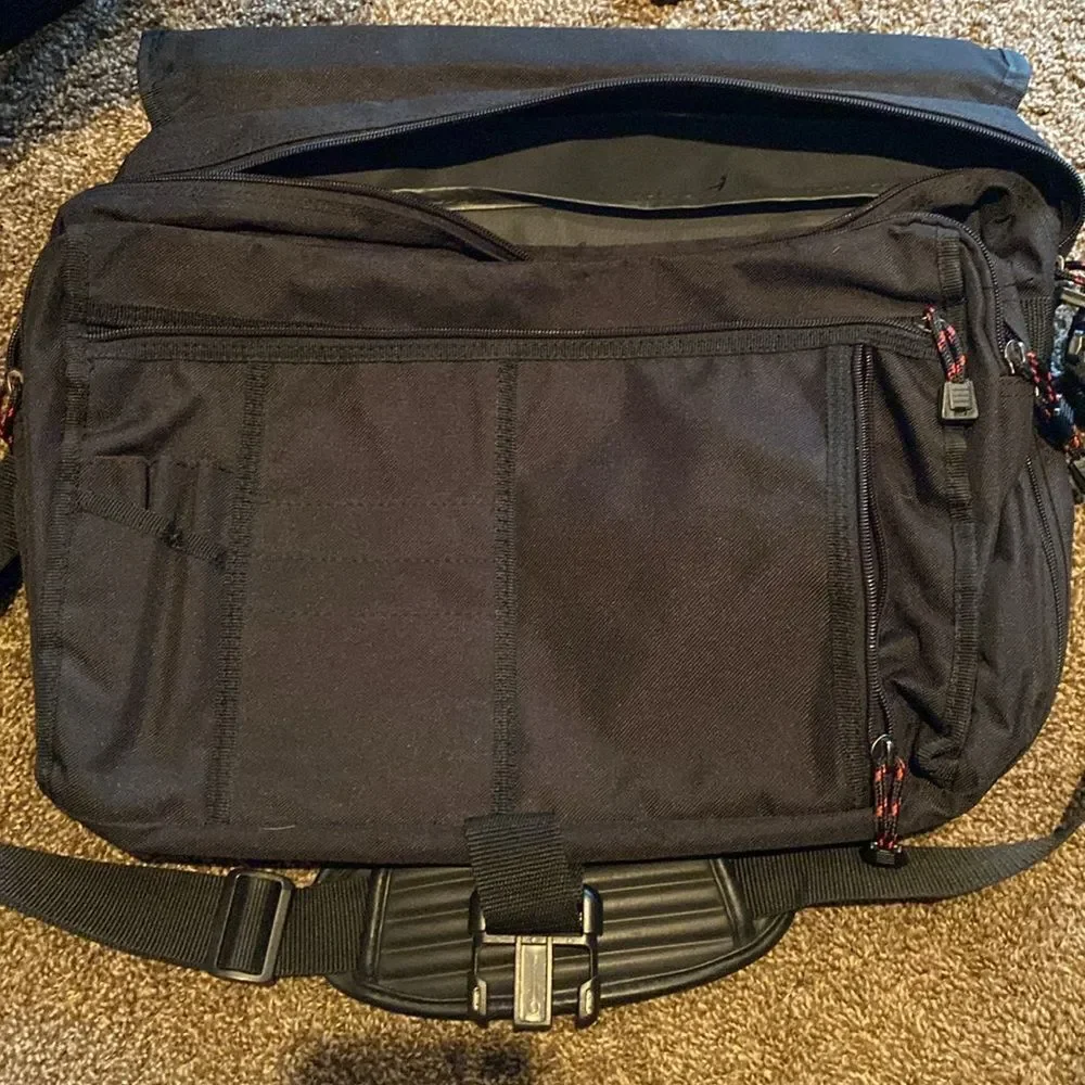 U.S. Luggage NY messenger bag computer bag color black